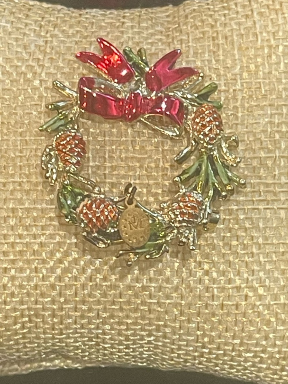 VTG Christmas Wreath Brooch Pin Gold Tone Enamel Bow Pinecone Miraculous Medal
